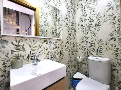 Apartamento Con Cocina 1 habitación Sofá Cama incluido 1 Cama doble del hotel Apartamentos Mariano De Cavia. Foto 20