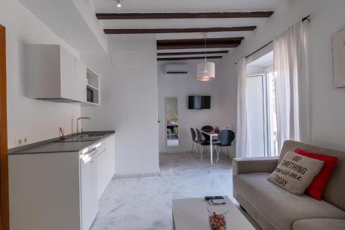 Estudio Sofá Cama incluido 1 Cama doble kitchenette Agradable del hotel Reservaloen Casa Del Museo / Topibe Sl. Foto 13