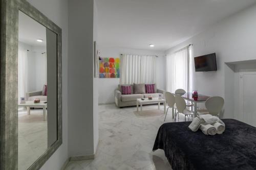 Estudio - No fumadores del hotel Reservaloen Casa Del Museo / Topibe Sl. Foto 15