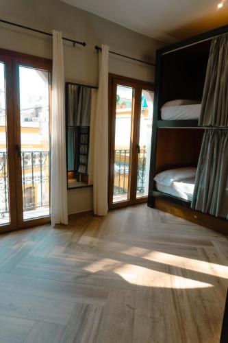 Bed in 4 - Bed Mixed Superior Dormitory Room with private Bathroom and coworking space del hotel La Banda Rooftop. Foto 1