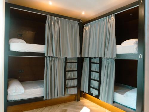 Bed in 4 - Bed Mixed Superior Dormitory Room with private Bathroom and coworking space del hotel La Banda Rooftop. Foto 2