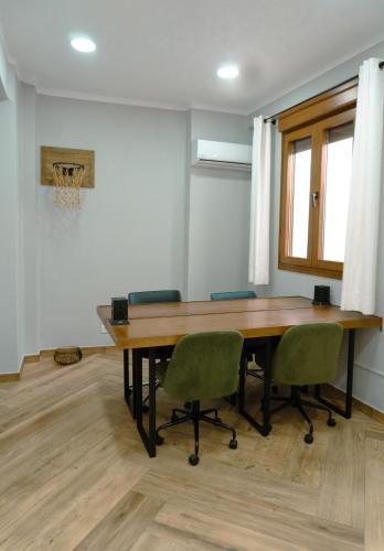 Bed in 4 - Bed Mixed Superior Dormitory Room with private Bathroom and coworking space del hotel La Banda Rooftop. Foto 3
