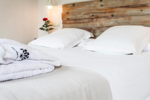 Habitación Doble con patio del hotel Boutique Elvira Plaza. Foto 1