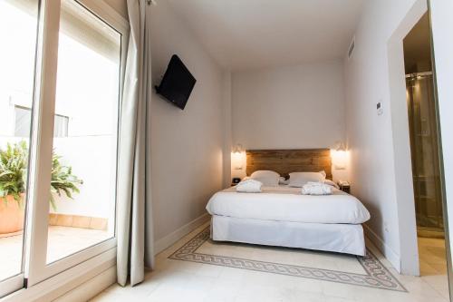 Habitación Doble con patio del hotel Boutique Elvira Plaza. Foto 2