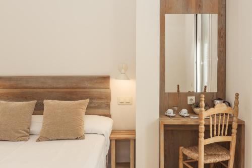 Habitación Doble con patio del hotel Boutique Elvira Plaza. Foto 6