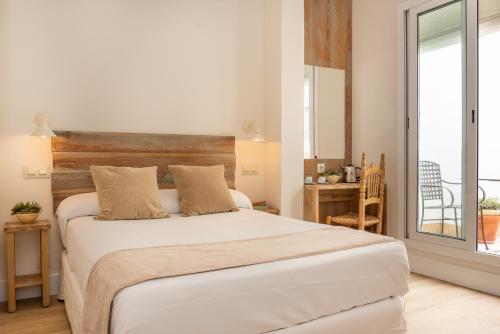 Habitación Doble con patio del hotel Boutique Elvira Plaza. Foto 7