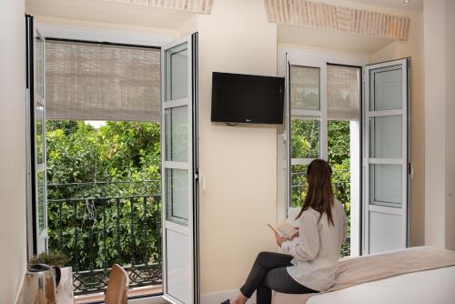 Habitación Doble Superior con vistas a la ciudad del hotel Boutique Elvira Plaza. Foto 11