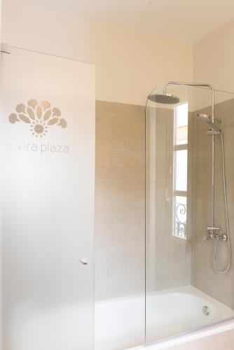 Habitación Doble del hotel Boutique Elvira Plaza. Foto 5