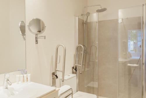 Habitación Doble - Planta baja del hotel Boutique Elvira Plaza. Foto 6