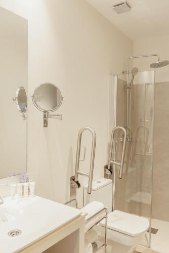 Habitación Doble - Planta baja del hotel Boutique Elvira Plaza. Foto 9