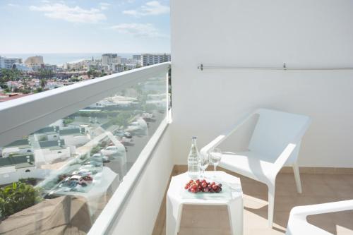 Standard Triple Room del hotel Gran Canaria Princess - Adults Only. Foto 3