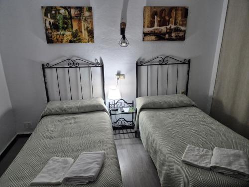 Habitación Doble con baño compartido - 1 o 2 camas del hotel Javier. Foto 13