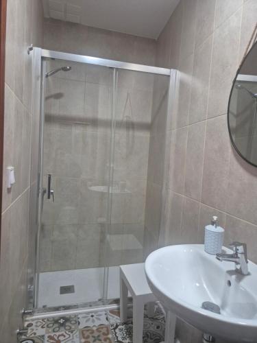 Habitación Individual con baño compartido del hotel Javier. Foto 4