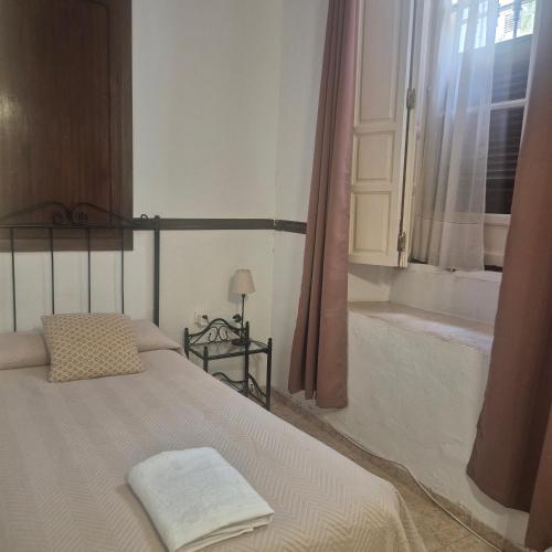 Habitación Triple con baño privado del hotel Javier. Foto 6