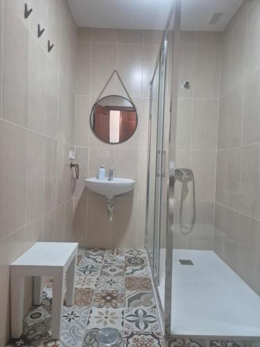 Habitación Cuádruple con baño compartido del hotel Javier. Foto 1