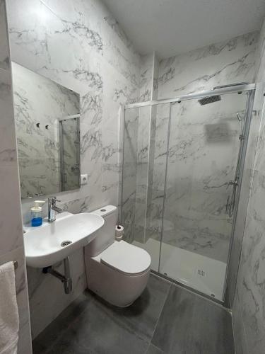 Habitación Doble con baño privado del hotel The Spot Central. Foto 2