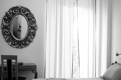 Habitación Doble con balcón y vistas del hotel Palacio Alcazar. Foto 6