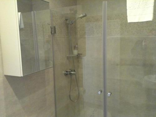 Habitación Doble Económica del hotel Palacio Alcazar. Foto 1