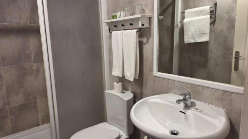 Habitación Doble con terraza del hotel San Vicente Ii. Foto 3