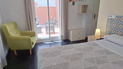 Habitación Doble con terraza del hotel San Vicente Ii. Foto 8