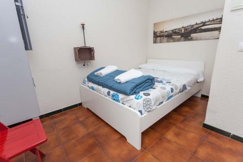 Habitación Doble con baño del hotel Sevilla One Centro. Foto 1