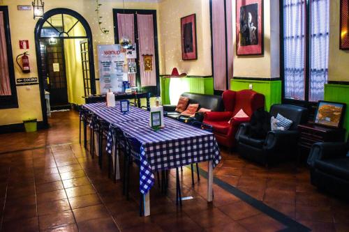 Habitación Doble con baño del hotel Sevilla One Centro. Foto 9