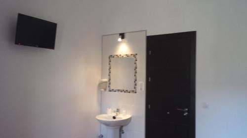 Habitación Doble con baño compartido del hotel Gran Plaza. Foto 2