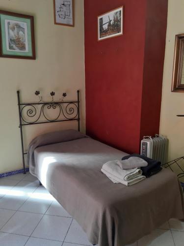 Habitación Triple con baño compartido del hotel Vergara. Foto 1