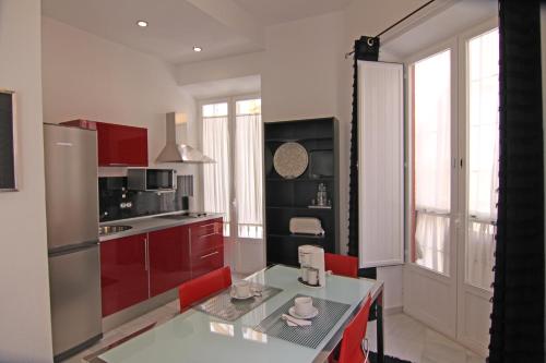 Estudio con balcón del hotel Living Sevilla Apartments Catedral. Foto 5