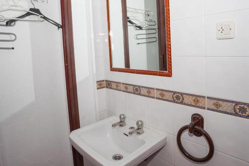 Habitación Individual con baño compartido del hotel San Pancracio. Foto 3