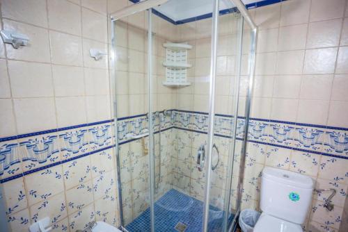 Habitación Triple con baño privado del hotel San Pancracio. Foto 6