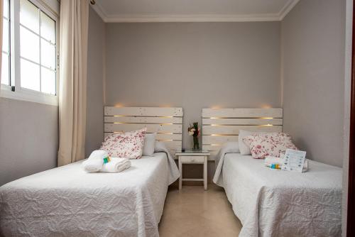 Habitación Doble con baño privado - 1 o 2 camas del hotel La Muralla. Foto 2