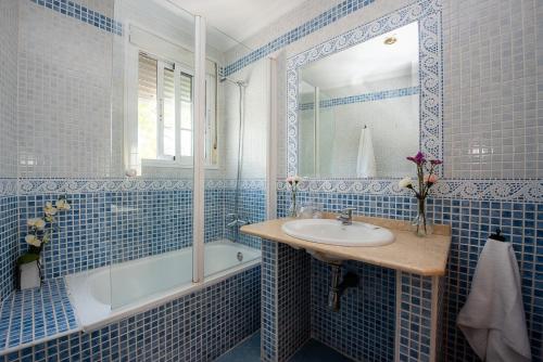 Habitación Doble con baño privado - 1 o 2 camas del hotel La Muralla. Foto 4