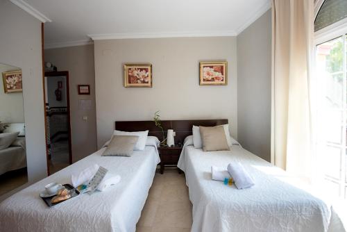 Habitación Doble con baño privado - 1 o 2 camas del hotel La Muralla. Foto 10