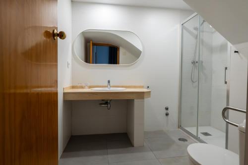 Habitación Doble con baño privado - 1 o 2 camas del hotel La Muralla. Foto 14