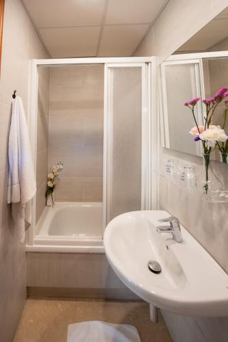 Habitación Individual con baño privado del hotel La Muralla. Foto 4