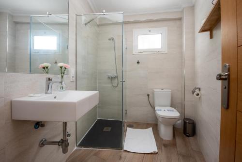 Habitación Triple con baño privado del hotel La Muralla