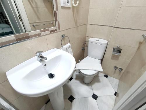 Habitación Doble con baño privado del hotel Pérez Montilla. Foto 5