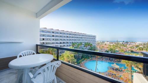 Habitación Doble ubicada en planta superior del hotel Bull Eugenia Victoria and Spa. Foto 12