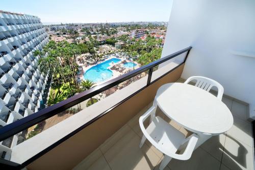 Habitación Doble ubicada en planta superior del hotel Bull Eugenia Victoria and Spa. Foto 15