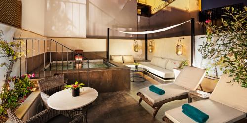 Habitación Doble con terraza del hotel Boutique Corral Del Rey By Aluz Collection. Foto 8