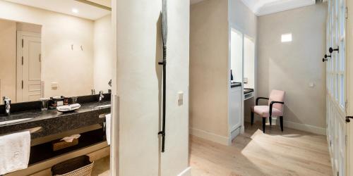 Habitación Doble con terraza del hotel Boutique Corral Del Rey By Aluz Collection. Foto 10