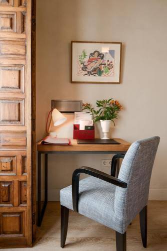 Habitación Deluxe con cama extragrande del hotel Boutique Corral Del Rey By Aluz Collection. Foto 8