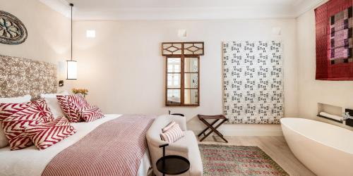 Habitación Doble con terraza del hotel Boutique Corral Del Rey By Aluz Collection. Foto 7