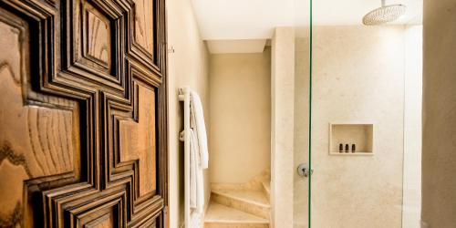 Habitación Doble con terraza del hotel Boutique Corral Del Rey By Aluz Collection. Foto 12