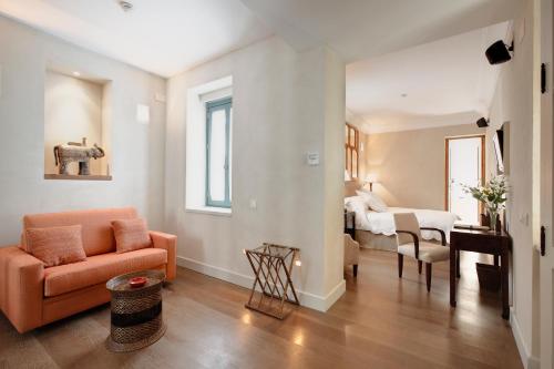 Habitación Deluxe con cama extragrande del hotel Boutique Corral Del Rey By Aluz Collection. Foto 17