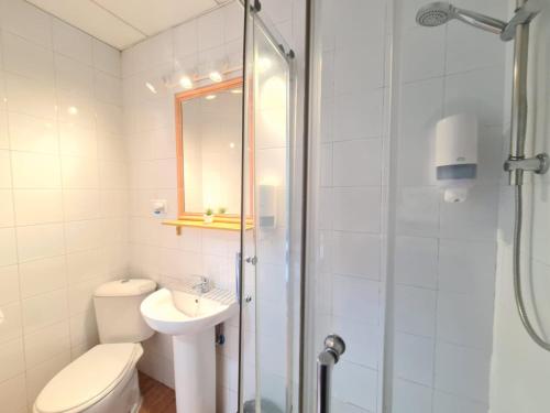 Habitación Triple del hotel Riosol. Foto 5