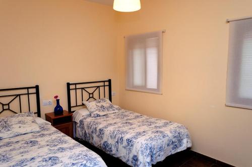 Habitación Doble con baño privado - 2 camas del hotel La Montorena