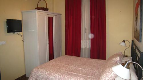 Habitación Doble con baño privado del hotel La Montorena. Foto 2