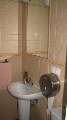 Habitación Doble con baño privado del hotel La Montorena. Foto 3